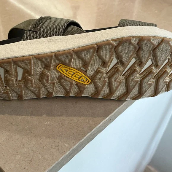 Keen Green Sandals with Sturdy Sole - Picture 4 of 5